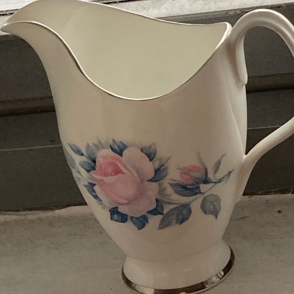 Royal Albert Sorrento milk cream jug and saucer - Picture 11 of 11